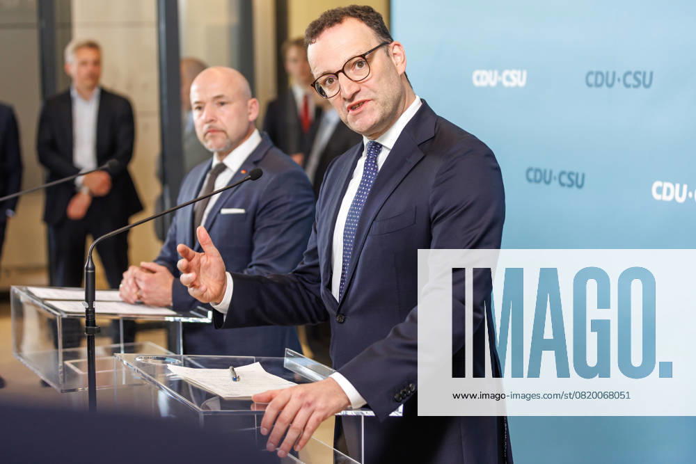 Statement vor den Fraktionssitzung der CDU CSU Jens Spahn, Fraktionsvorsitzender der CDU CSU und Alexander Hoffmann im Bundestag, spricht während eines Statement vor der Fraktionssitzung am 20.05.25 in Berlin. Berlin Berlin Deutschland Reichstag