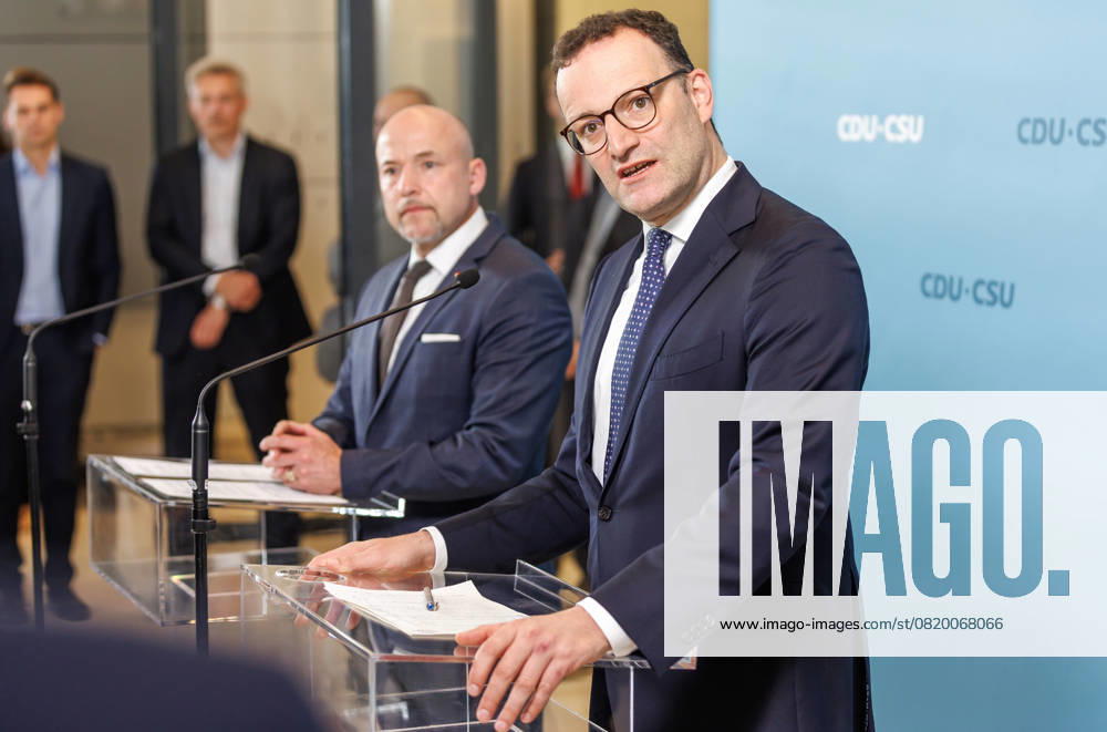 Statement vor den Fraktionssitzung der CDU CSU Jens Spahn, Fraktionsvorsitzender der CDU CSU und Alexander Hoffmann im Bundestag, spricht während eines Statement vor der Fraktionssitzung am 20.05.25 in Berlin. Berlin Berlin Deutschland Reichstag