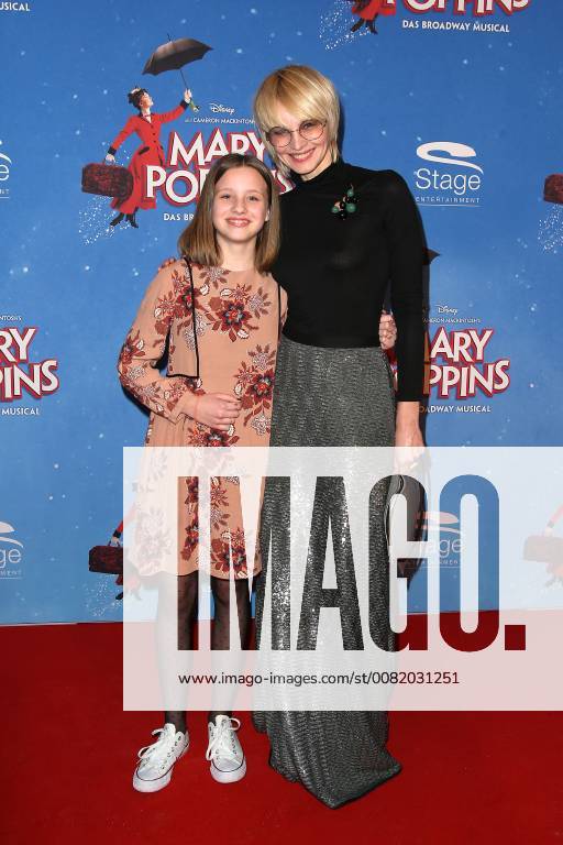Susann Atwell und ihre Tochter Ava bei der Mary Poppins Musical Premiere am 25.02.2018 in Hamburg Mary Poppins Musical Premiere in Hamburg, 2018