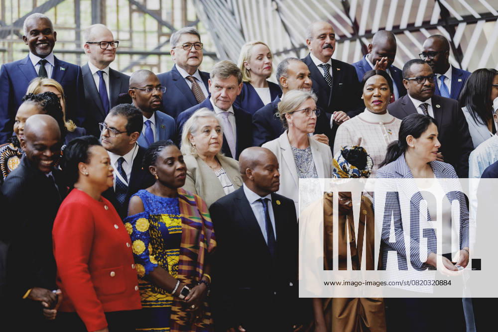 Johann Wadephul (CDU), Bundesaussenminister, aufgenommen beim Familienfoto im Rahmen des Treffens der Aussenministerinnen und Aussenminister der Europaeischen Union und der Afrikanischen Union in Bruessel, 21.05.2025. Fotografiert im Auftrag des Auswaertigen Amtes. Bruessel Belgien