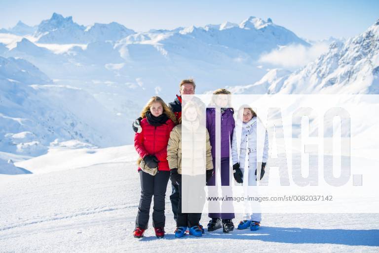 Austria, Lech. The Dutch Royal family on their yearly Winter press photo moment. King Willem-Alexander, Queen Maxima and Princess Amalia, Alexia and Ariane. At 2350 meters height on the Rufikopf mountain in Lech posing for the photographers.