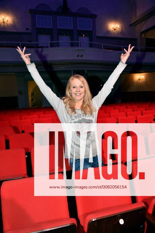 Die Schauspielerin Ulrike Kriegler posiert am 27.02.2018 in Köln bei der Pressekonferenz zu Vorstellung des Programms der Volksbühne am Rudolfplatz, ehemals Millowitsch Theater.