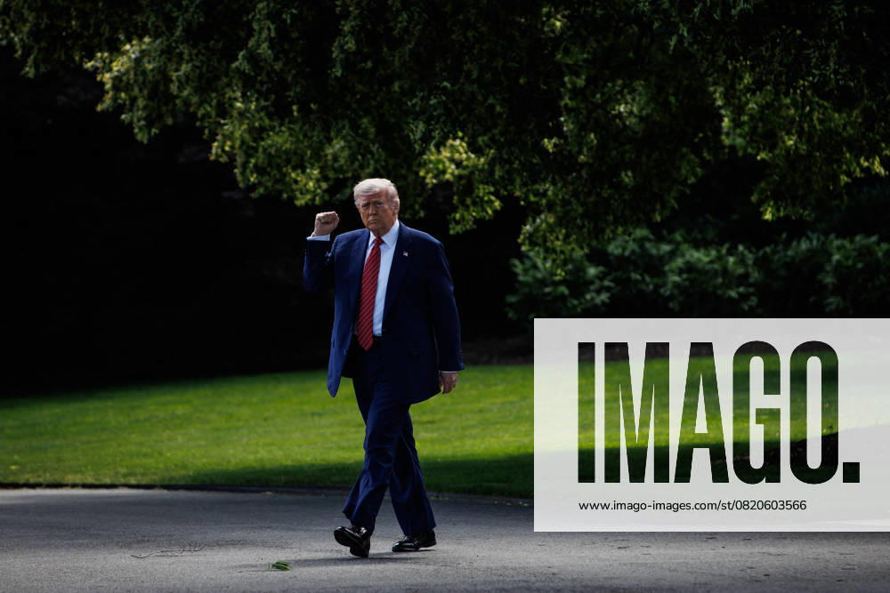 DC: President Trump Departs the White House in Washington President Donald Trump walks across the South Lawn of the White House towards Marine One on May 23, 2025 in Washington, D.C. The President is heading to Trump National Golf Club in Bedminster, New Jersey where he will be spending the weekend. (Photo by Samuel Corum Pool ABACAPRESS.COM) Washington DC United States