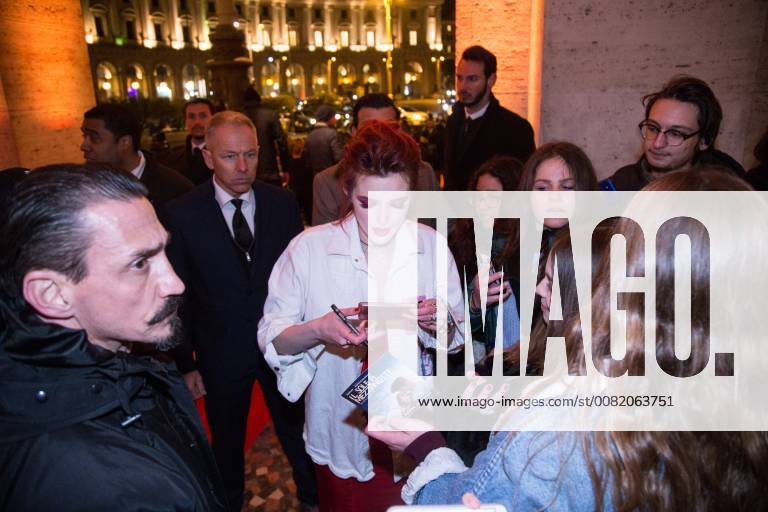 Italy: Bella Thorne meets her fans in Rome Red Carpet in Rome with the American singer and actress Bella Thorne who meets fans with autographs and selfies. Roma RM Italy The Space Moderno MatteoxNardone