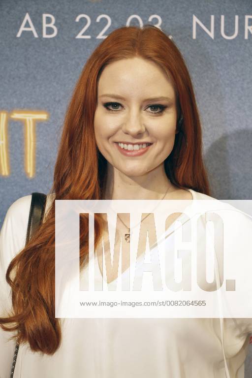 Barbara Meier bei der Premiere des Kinoflims Midnight Sun - Alles für dich in den Village Cinemas. Wien