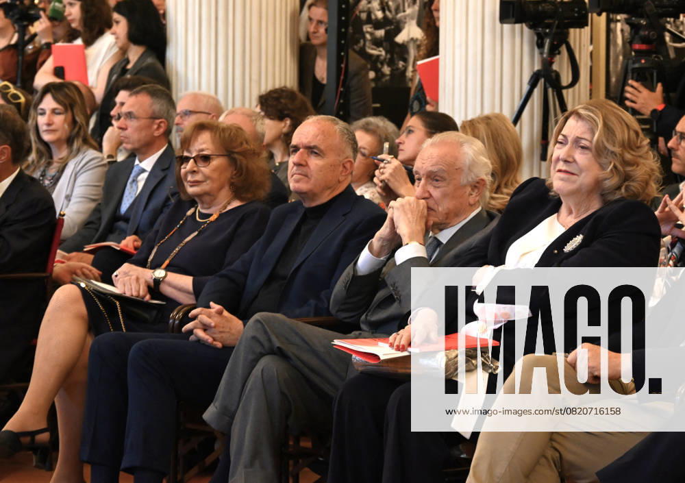 Milan,Italy Teatro alla Scala presentation of the 2025-2026 institutional season Milan, Italy Teatro alla Scala presentation of the 2025-2026 season institutional conference In the photo:books -