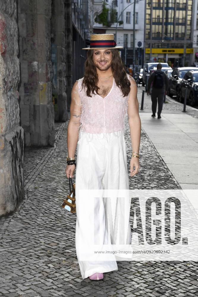 Riccardo Simonetti zu Gast auf dem Schwarzen Teppich bei der Premiere dem Special Screening der Sky Wow TV Serie And Just Like That Staffel 3 im Fotografiska in Berlin den 28.05.2025 Berlin Deutschland