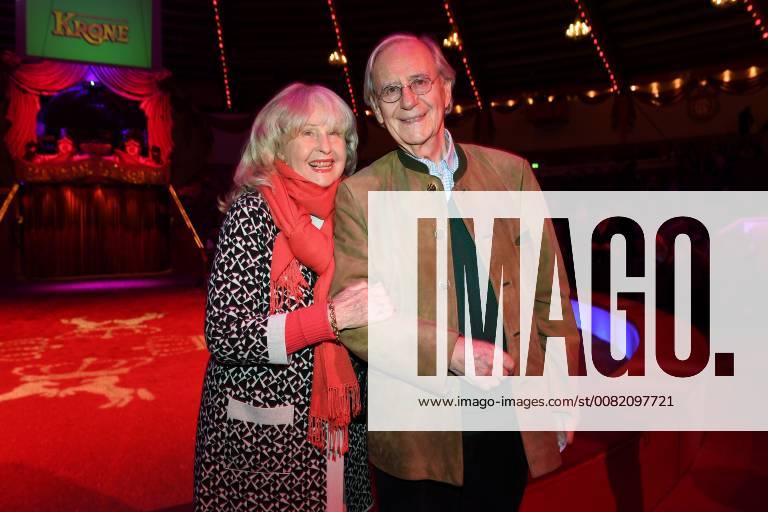 Wilfried Klaus mit Ehefrau Wera Premiere Circus Krone 3. Winterprogramm Manege Circus Kronebau München 01.03.2018.