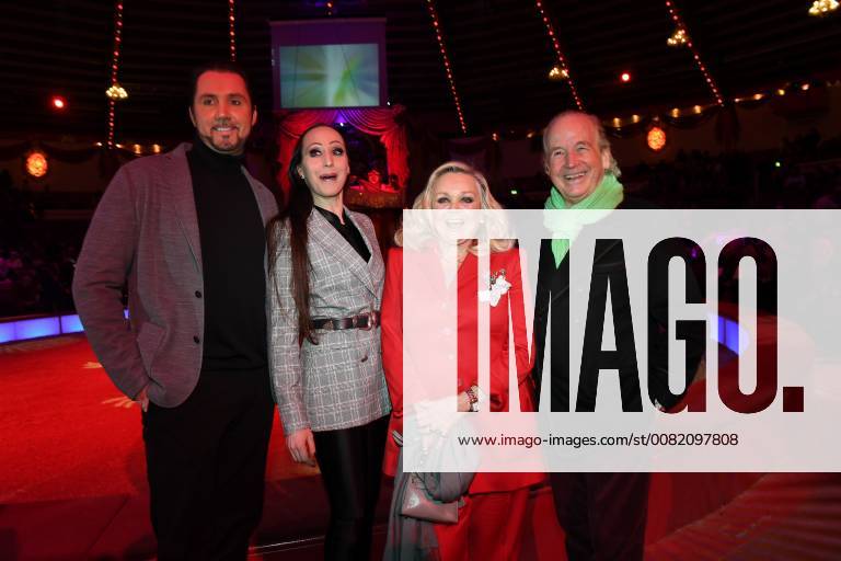 Martin Lacey jr. mit Jana Lacey-Krone und Max Schautzer mit Ehefrau Gundel Premiere Circus Krone 3. Winterprogramm Manege Circus Kronebau München 01.03.2018.