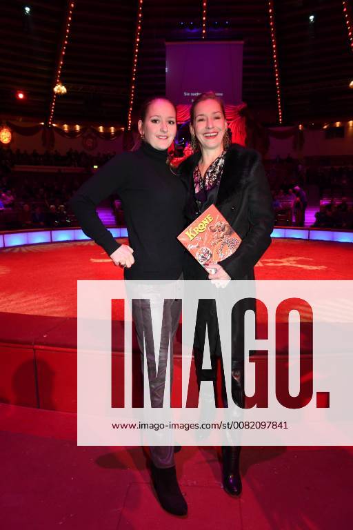 Lisa Seitz mit Tochter Luzie Premiere Circus Krone 3. Winterprogramm Manege Circus Kronebau München 01.03.2018.