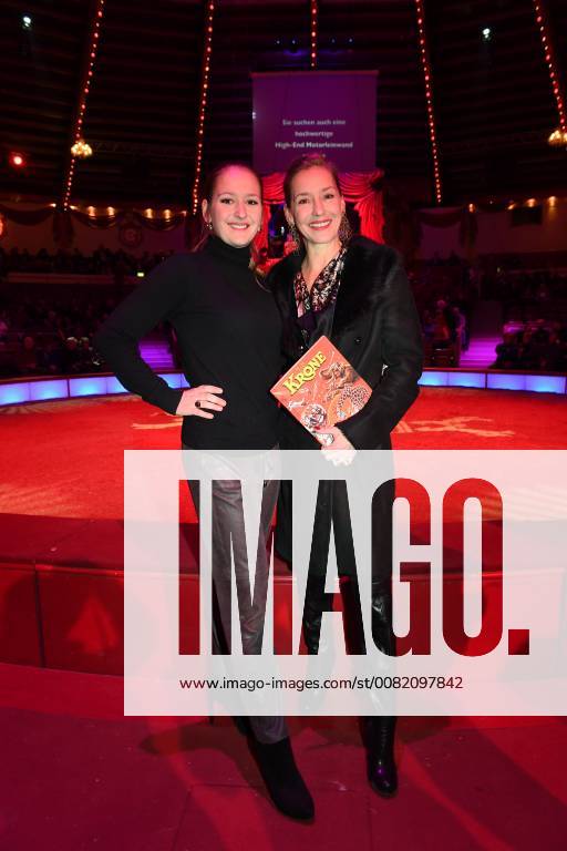 Lisa Seitz mit Tochter Luzie Premiere Circus Krone 3. Winterprogramm Manege Circus Kronebau München 01.03.2018.