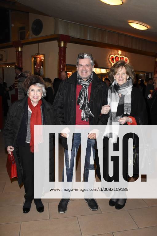 Ruth Megary, Alexander Nino Korda und Gast bei der Premiere vom 3. Winterprogramm 2018 des Circus Krone im Kronebau. München