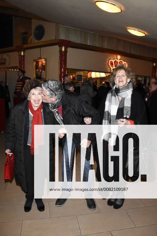 Ruth Megary, Alexander Nino Korda und Gast bei der Premiere vom 3. Winterprogramm 2018 des Circus Krone im Kronebau. München