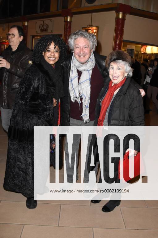 Joan Orleans, Volker Brandt und Ruth Megary bei der Premiere vom 3. Winterprogramm 2018 des Circus Krone im Kronebau. München