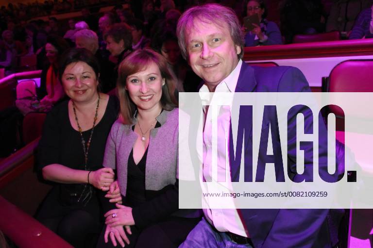 Gabrielle Odinis und Gabrielle Odinis bei der Premiere vom 3. Winterprogramm 2018 des Circus Krone im Kronebau. München