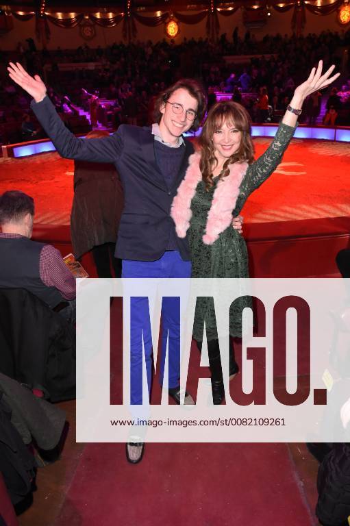 Cornelia Corba mit Sohn Benjamin bei der Premiere vom 3. Winterprogramm 2018 des Circus Krone im Kronebau. München