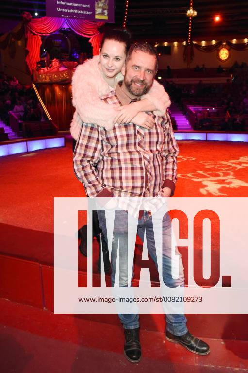 Dagmar Habermeier und Manfred May bei der Premiere vom 3. Winterprogramm 2018 des Circus Krone im Kronebau. München