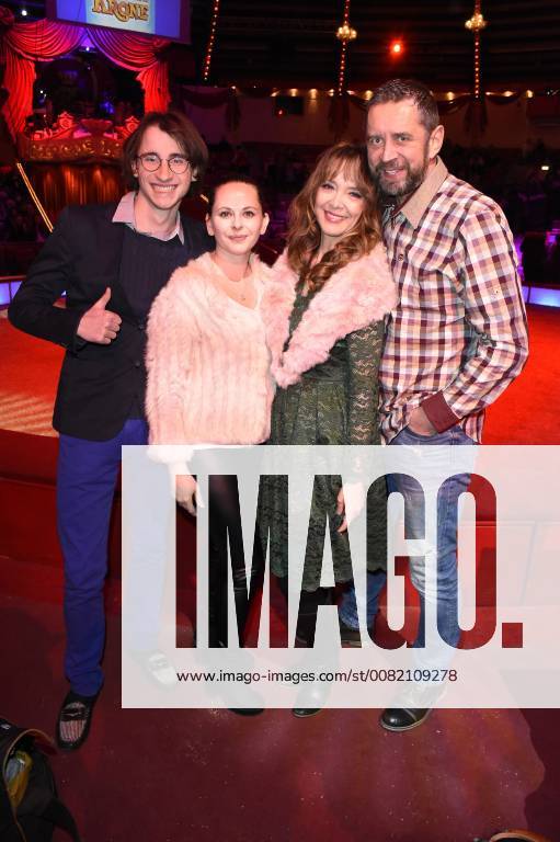 Benjamin Corba, Dagmar Habermeier, Cornelia Corba und Manfred May bei der Premiere vom 3. Winterprogramm 2018 des Circus Krone im Kronebau. München