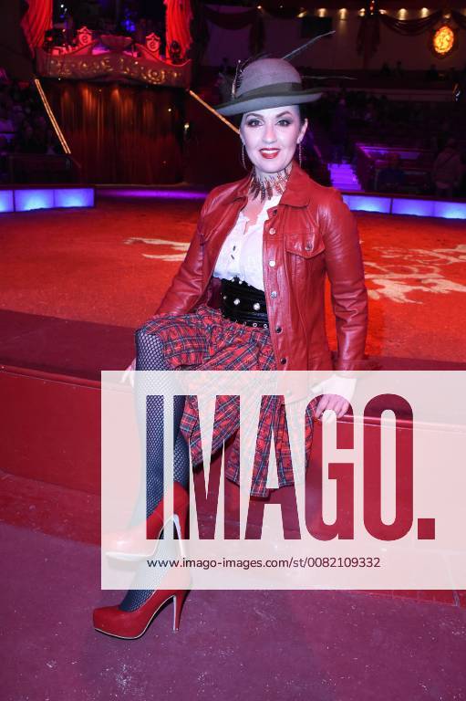 Angelika Zwerenz bei der Premiere vom 3. Winterprogramm 2018 des Circus Krone im Kronebau. München