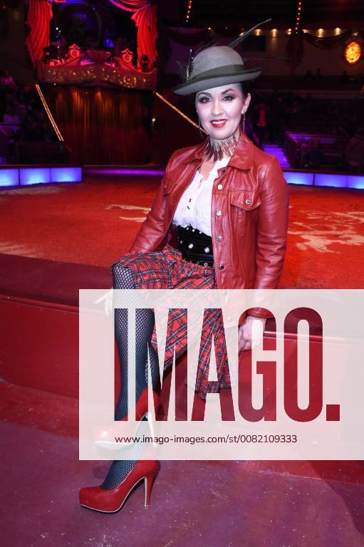 Angelika Zwerenz bei der Premiere vom 3. Winterprogramm 2018 des Circus Krone im Kronebau. München