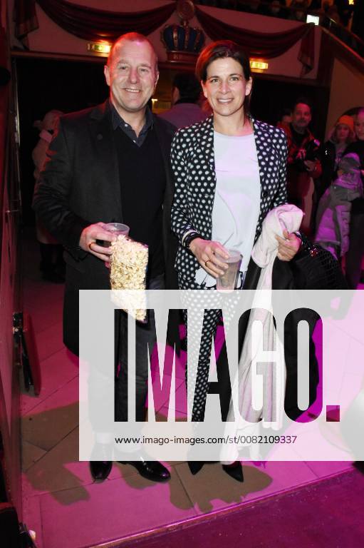 Heino Ferch mit Ehefrau Marie-Jeanette Ferch bei der Premiere vom 3. Winterprogramm 2018 des Circus Krone im Kronebau. München