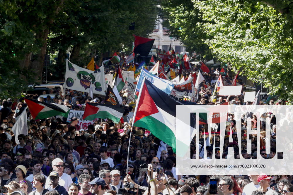 Demonstration against the Italian government s security decree in Rome ROME, ITALY - MAY 31: Palestinian flags are seen during a demonstration against the Italian governmentÕs security decree in Rome, Italy, on May 31, 2025. Riccardo De Luca Anadolu Rome Italy. Editorial use only. Please get in touch for any other usage.