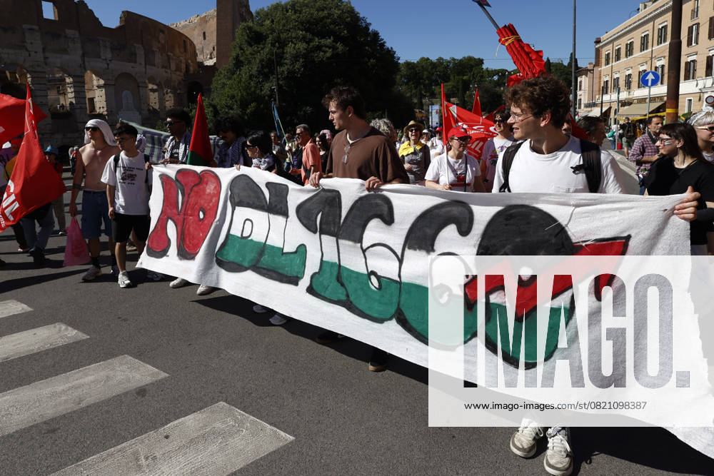Demonstration against the Italian government s security decree in Rome ROME, ITALY - MAY 31: Protesters attend a demonstration against the Italian government’s security decree in Rome, Italy, on May 31, 2025. Riccardo De Luca Anadolu Rome Italy. Editorial use only. Please get in touch for any other usage.