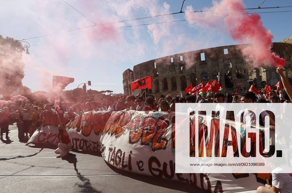 Demonstration against the Italian government s security decree in Rome ROME, ITALY - MAY 31: Protesters attend a demonstration against the Italian government’s security decree in Rome, Italy, on May 31, 2025. Riccardo De Luca Anadolu Rome Italy. Editorial use only. Please get in touch for any other usage.