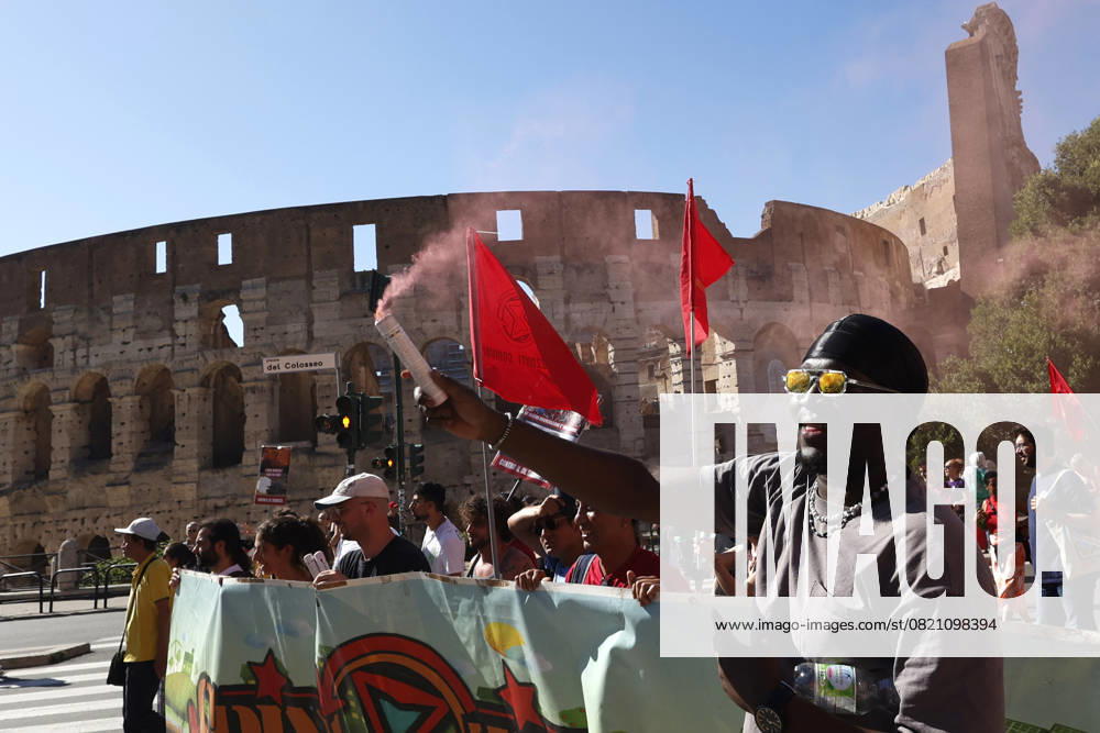 Demonstration against the Italian government s security decree in Rome ROME, ITALY - MAY 31: Protesters attend a demonstration against the Italian government’s security decree in Rome, Italy, on May 31, 2025. Riccardo De Luca Anadolu Rome Italy. Editorial use only. Please get in touch for any other usage.
