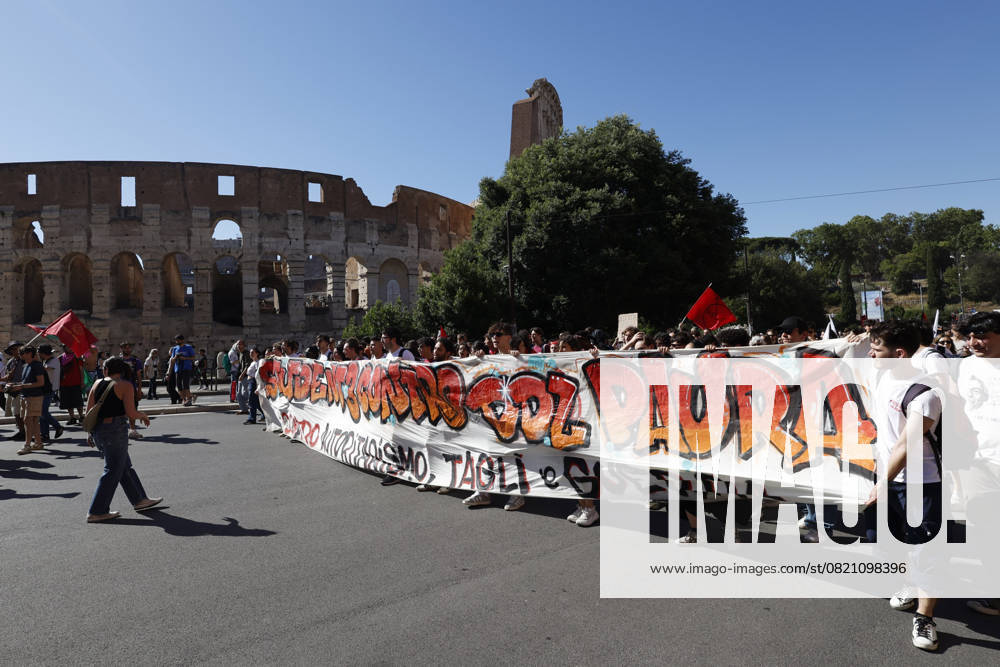 Demonstration against the Italian government s security decree in Rome ROME, ITALY - MAY 31: Protesters attend a demonstration against the Italian government’s security decree in Rome, Italy, on May 31, 2025. Riccardo De Luca Anadolu Rome Italy. Editorial use only. Please get in touch for any other usage.