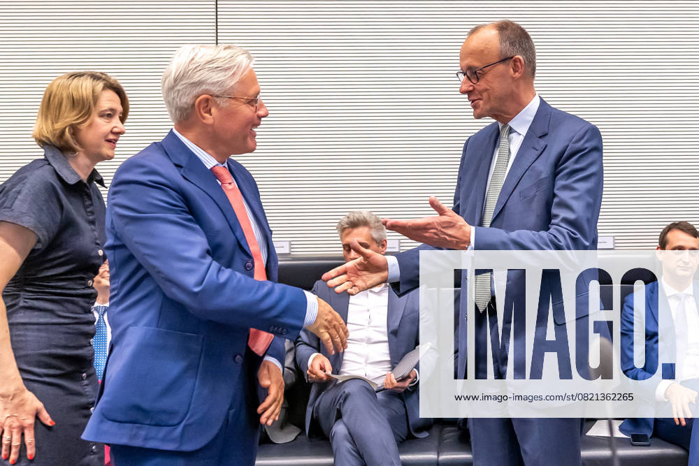 Fraktionssitzung CDU CSU Friedrich Merz (CDU), Fraktionsvorsitzender, bei einer Fraktionssitzung am 3.06.2025 in Berlin. Berlin Berlin Deutschland Bundestag