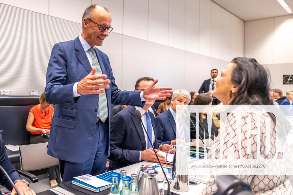 Fraktionssitzung CDU CSU Friedrich Merz (CDU), Fraktionsvorsitzender, bei einer Fraktionssitzung am 3.06.2025 in Berlin. Berlin Berlin Deutschland Bundestag