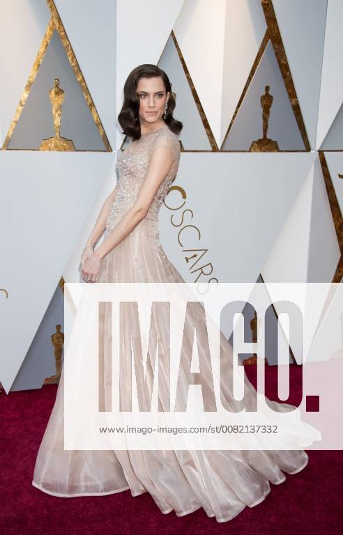 Allison Williams arrives for the 90th Annual Academy Awards on March 4, 2018, in Hollywood, California.