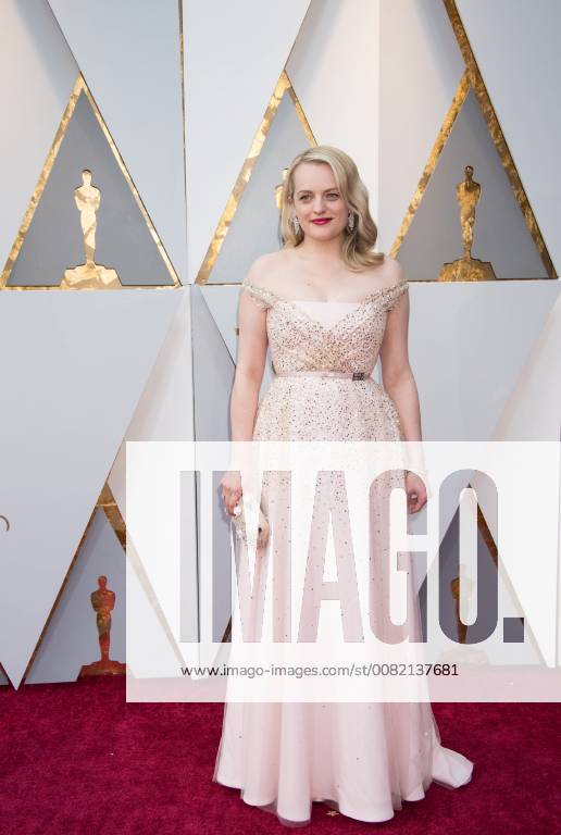 Elisabeth Moss arrives on the red carpet of The 90th Oscars® at the Dolby® Theatre in Hollywood, CA on Sunday