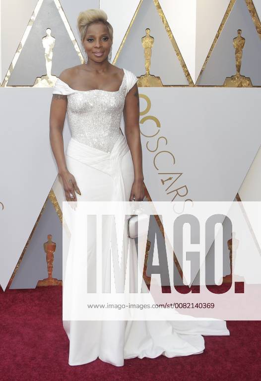 Mary J. Blige arrives on the red carpet for the 90th annual Academy Awards at the Dolby Theatre in the Hollywood section of Los Angeles on March 4, 2018. LAP20180304246 JOHNxANGELILLO