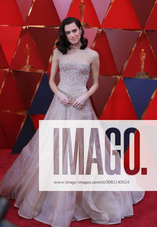 (180305) -- LOS ANGELES, March 5, 2018 -- U.S. actress Allison Williams arrives for the red carpet of the 90th Academy Awards at the Dolby Theater in Los Angeles, the United States, on March 4, 2018. )(yy) U.S.-LOS ANGELES-OSCAR-RED CARPET lixying