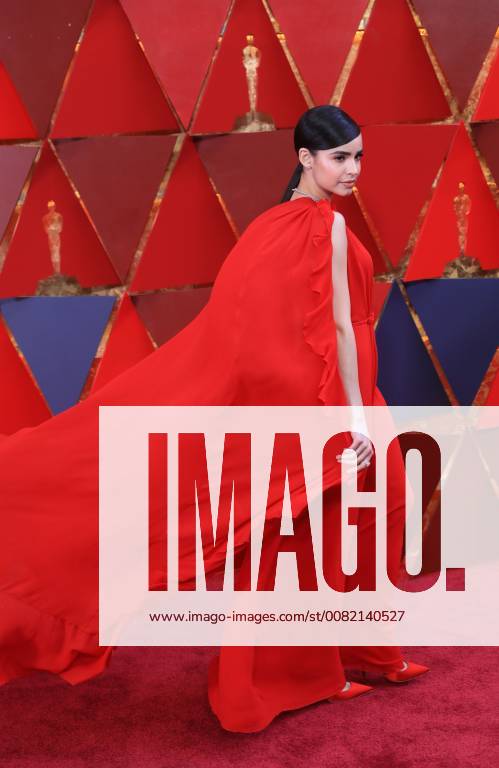 (180305) -- LOS ANGELES, March 5, 2018 -- U.S. singer and actress Sofia Carson arrives for the red carpet of the 90th Academy Awards at the Dolby Theater in Los Angeles, the United States, on March 4, 2018. )(yy) U.S.-LOS ANGELES-OSCAR-RED CARPET lixying