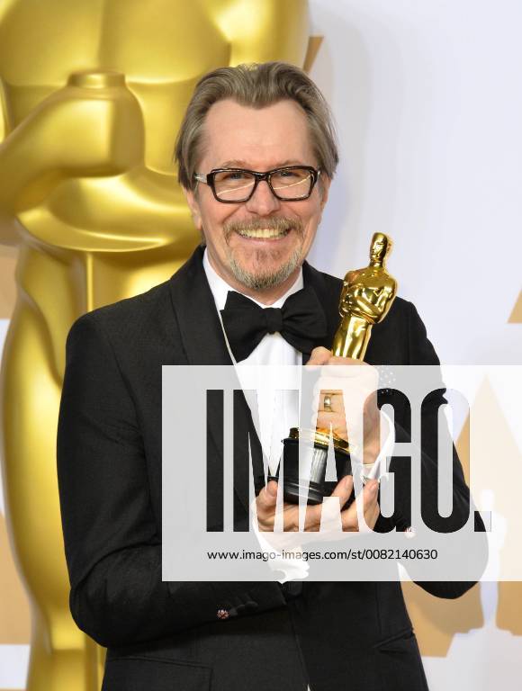 Actor Gary Oldman, winner of the award for Best Actor award for Darkest Hour, appears backstage with his Oscar during the 90th annual Academy Awards at Loews Hollywood Hotel in the Hollywood section of Los Angeles on March 4, 2018. LAP201803041132 JIMxRUYMEN