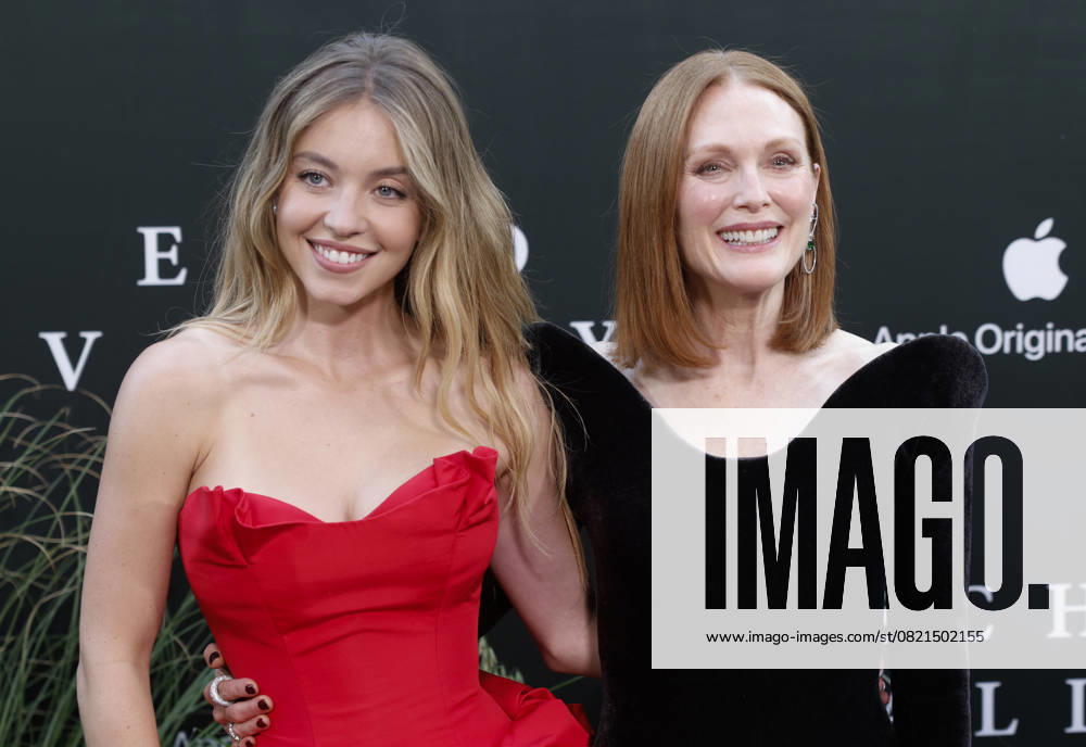 Sydney Sweeney and Julianne Moore arrive on the red carpet for the Echo Valley New York Premiere at AMC Lincoln Square 13 on June 04, 2025 in New York City. NYP20250604214 JOHNxANGELILLO