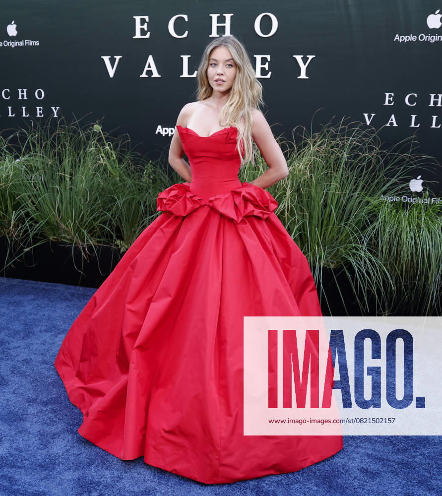 Sydney Sweeney arrives on the red carpet for the Echo Valley New York Premiere at AMC Lincoln Square 13 on June 04, 2025 in New York City. NYP20250604216 JOHNxANGELILLO