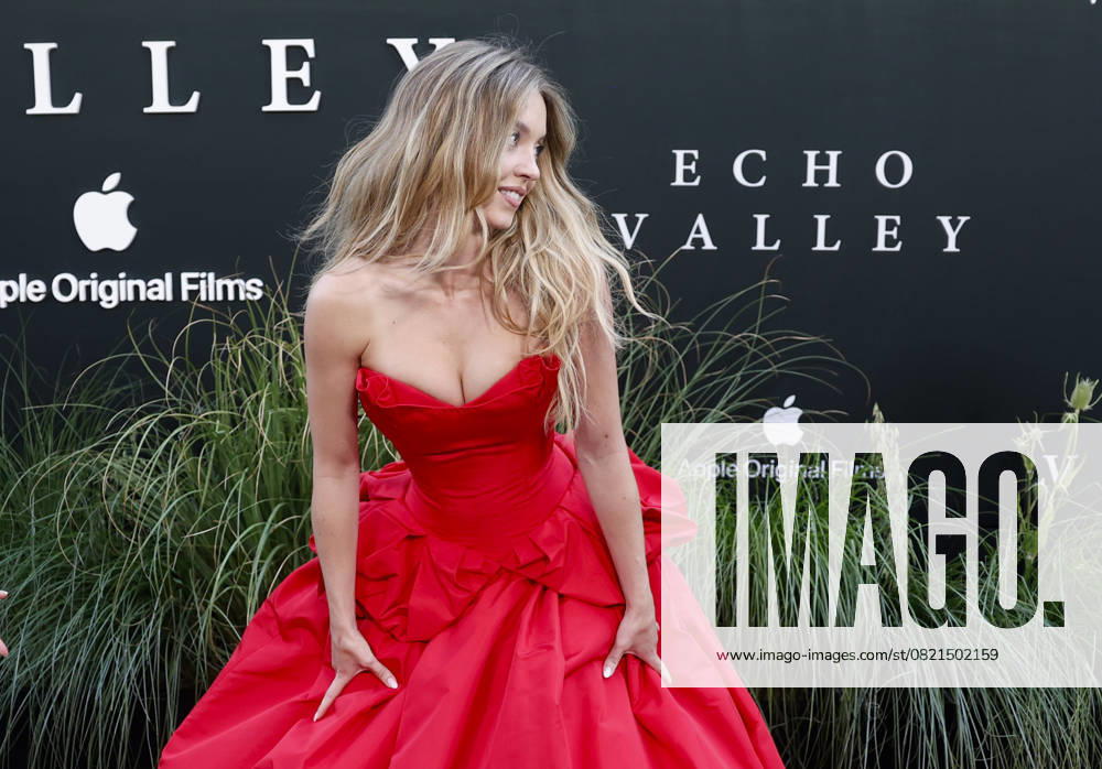 Sydney Sweeney arrives on the red carpet for the Echo Valley New York Premiere at AMC Lincoln Square 13 on June 04, 2025 in New York City. NYP20250604218 JOHNxANGELILLO