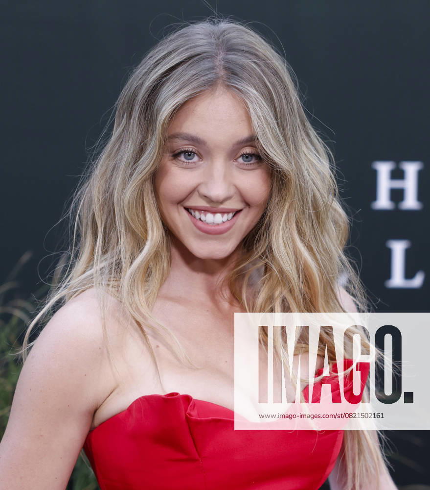 Sydney Sweeney arrives on the red carpet for the Echo Valley New York Premiere at AMC Lincoln Square 13 on June 04, 2025 in New York City. NYP20250604220 JOHNxANGELILLO