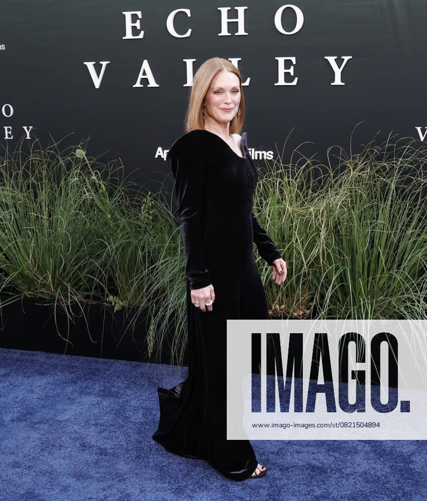 Julianne Moore arrives on the red carpet for the Echo Valley New York Premiere at AMC Lincoln Square 13 on June 04, 2025 in New York City. NYP20250604226 JOHNxANGELILLO
