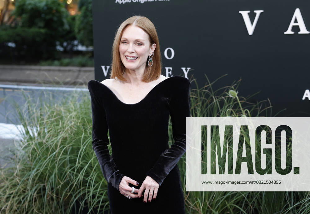 Julianne Moore arrives on the red carpet for the Echo Valley New York Premiere at AMC Lincoln Square 13 on June 04, 2025 in New York City. NYP20250604227 JOHNxANGELILLO