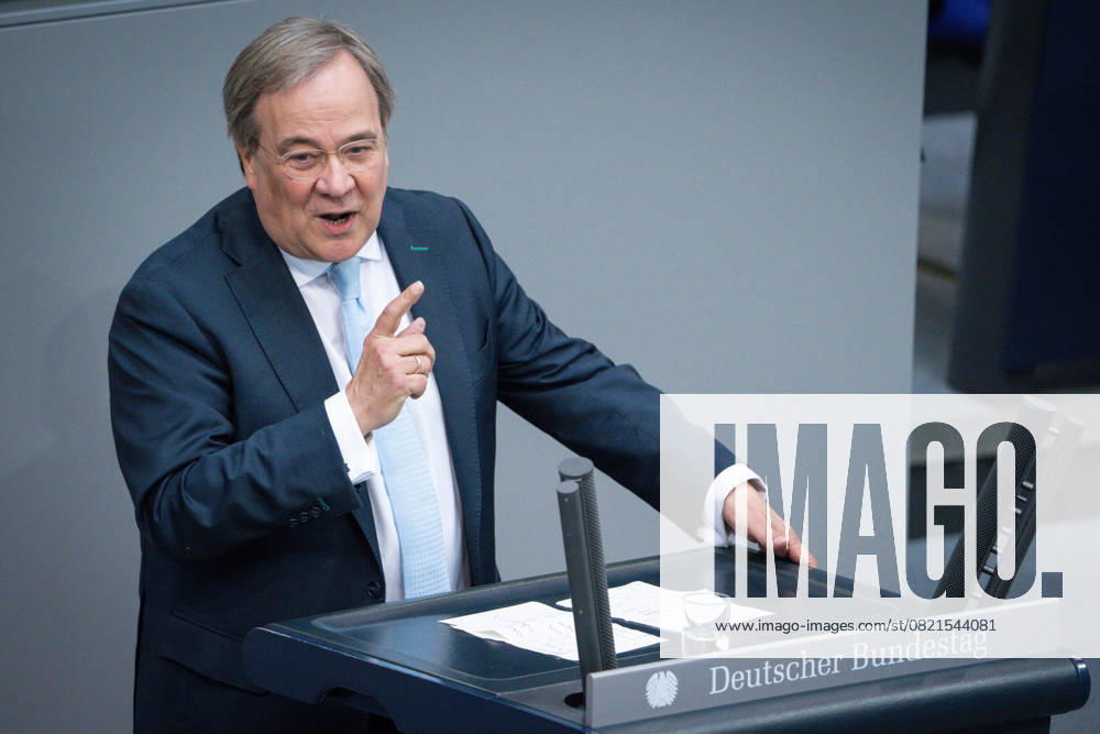 Deutscher Bundestag, 10. Plenarsitzung Armin Laschet (CDU) bei seiner engagierten Rede mit besonderer Geste zum Tagesordnungspunkt Aktuelle Stunde zur humanitaeren Katastrophe in Gaza bei der 10. Sitzung des Deutschen Bundestag in Berlin, 05.06.2025 Berlin Berlin Deutschland