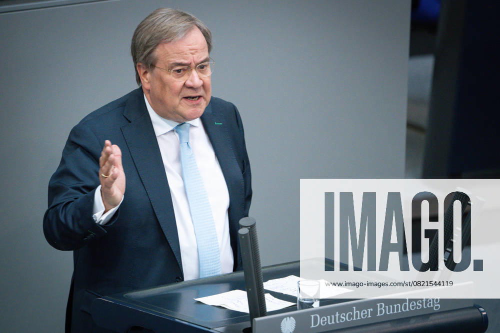 Deutscher Bundestag, 10. Plenarsitzung Armin Laschet (CDU) bei seiner Rede mit besonder Geste zum Tagesordnungspunkt Aktuelle Stunde zur humanitaeren Katastrophe in Gaza bei der 10. Sitzung des Deutschen Bundestag in Berlin, 05.06.2025 Berlin Berlin Deutschland
