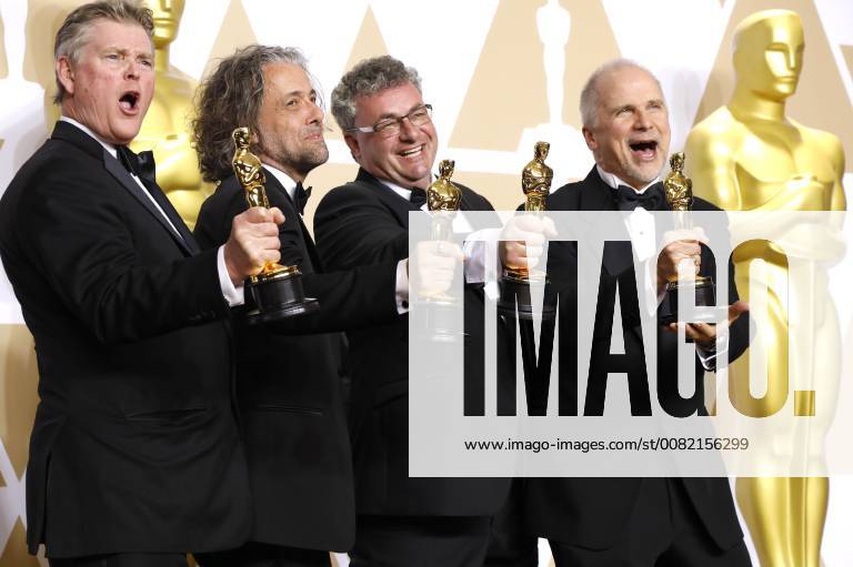 Richard R. Hoover, Paul Lambert, Gerd Nefzer und John Nelson mit den Oscars für die besten visuellen Effekte in Blade Runner 2049 im Press Room der Oscar Verleihung 2018 90th Annual Academy Awards im Hollywood & Highland Center. Los Angeles