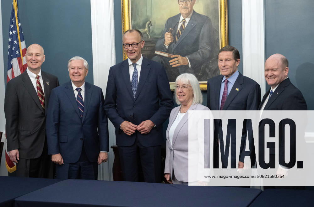 Chancellor Friedrich Merz of Germany, third left, meets with bipartisan United States Senators in the US Capitol in Washington, DC, US, on Thursday, June 5, 2025. Pictured from left to right: US Senator Pete Ricketts (Republican of Nebraska), US Senator Lindsey Graham (Republican of South Carolina), Chancellor Merz, US Senator Patty Murray (Democrat of Washington), US Senator Richard Blumenthal (Democrat of Connecticut), and US Senator Chris Coons (Democrat of Delaware) Washington USA - ZUMAs152 20250605_faa_s152_015