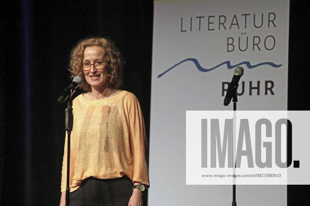Antje Deistler (Leitung Literatur-Büro Ruhr) bei der Buchvorstellung Christoph Kramer am Donnerstag den 05. Juni 2025 in der Mathias-Jakobs-Stadthalle in Gladbeck Foto : Frank Oppitz FUNKE Foto Services Kultur, Kunst, Unterhaltung Deutschland NRW Gladbeck