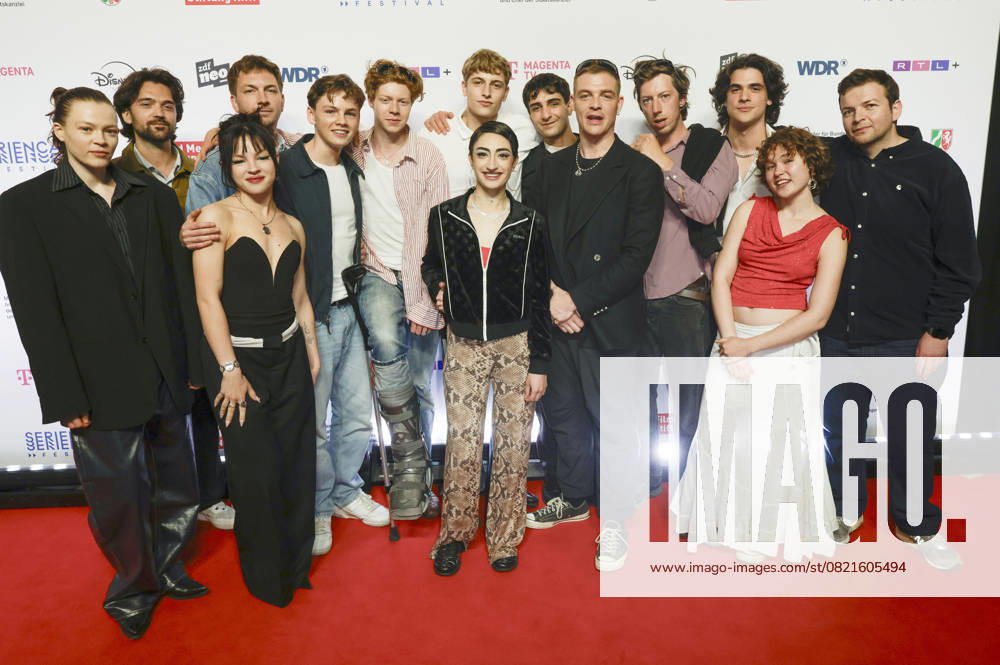 Paula Kober, Mickey Paatzsch, Arina Prass, Johannes Kienast, Nico Marischka, Arsseni Bultmann, Jonathan Kriener, Nairi Hadodo, Loran Alhasan, David Schütter, Maximilian Mauff, Maximilian Raffelt, Mathilda Smidt und Arkadij Khaet bei der der Premiere der ZDFneo-Serie Chabos auf dem 11. Seriencamp Festival 2025 im Cinenova Kino. Köln